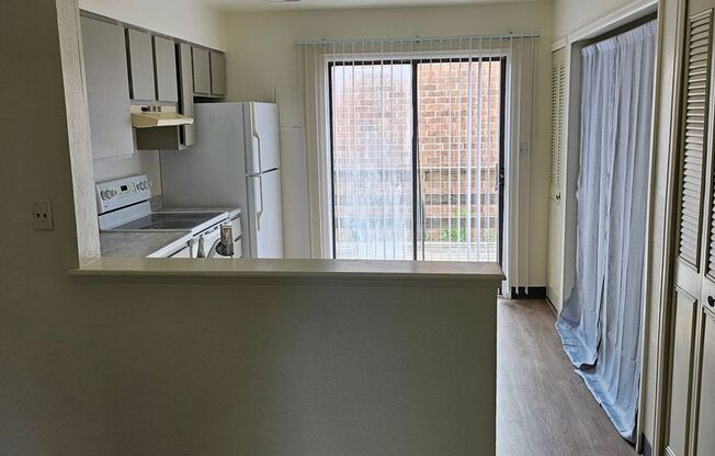 2 beds, 1 bath, $900, Unit 1906