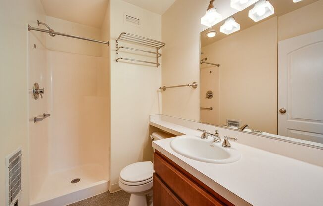 Studio, 1 bath, 285 sqft, $955, Unit 307