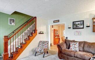 2 beds, 1 bath, $1,295