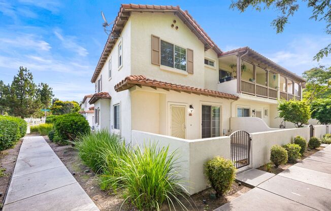 Beautiful townhome in the desirable Rancho Rose community in Jeffries Ranch!