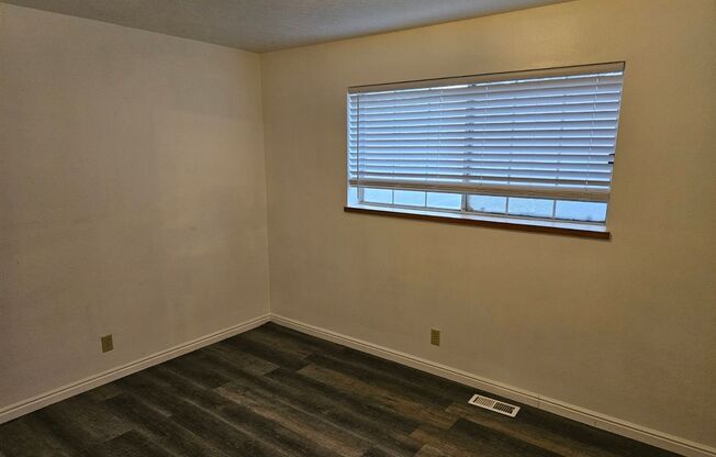 2 beds, 1 bath, $1,325, Unit 835