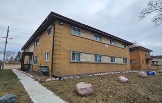 7825 W Hampton Ave (8 Unit)