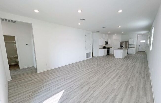 4 Bedroom Off Burbank In Pelican Lakes