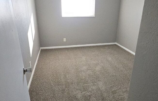 2 beds, 1 bath, 750 sqft, $970, Unit B02 1018 15