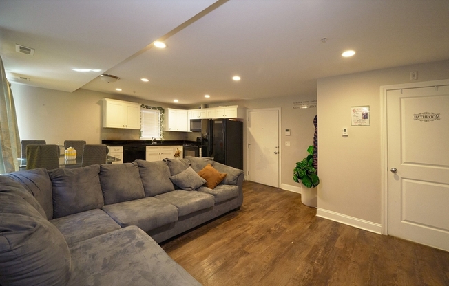 60 HOLWORTHY