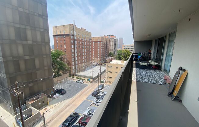 2 beds, 2 baths, $2,100, Unit # 7E