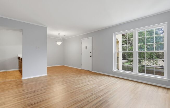 Charming 3rd-floor 2-bed condo