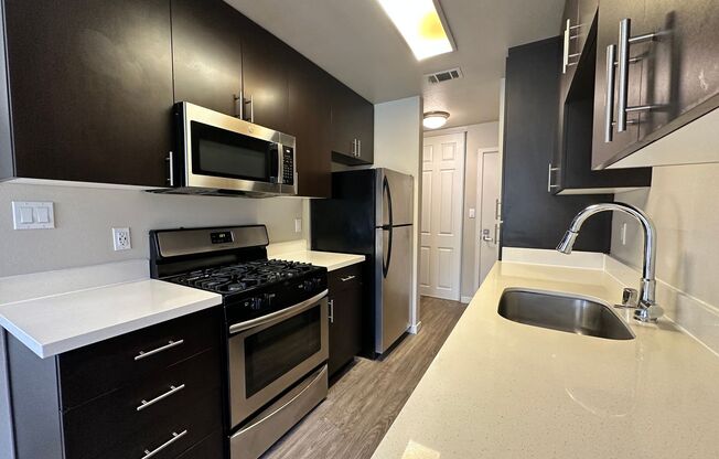 2 beds, 2 baths, 946 sqft, $1,950, Unit 102
