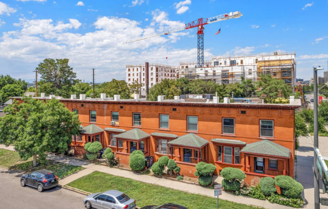 $1k OFF SPECIAL Charming 4 Bed 4 Bath Renovated Townhome Near Downtown Denver – Available Now!