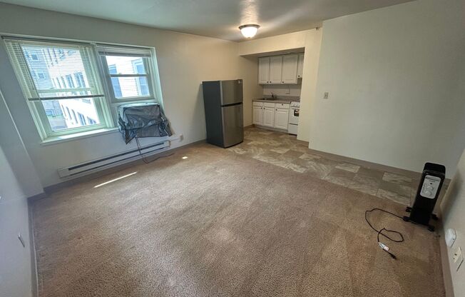 1 bed, 1 bath, $875, Unit 305