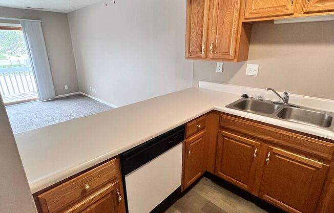 2 beds, 1 bath, 900 sqft, $949, Unit 232