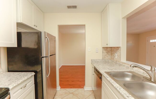 2 beds, 1 bath, $1,595