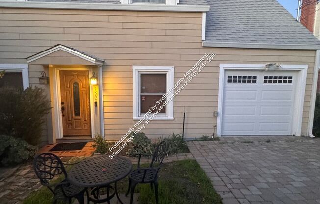 ONE MONTH FREE! Cozy Move-In Ready 3 Bedrooms / 2 Bathroom Eastmont Hills Home