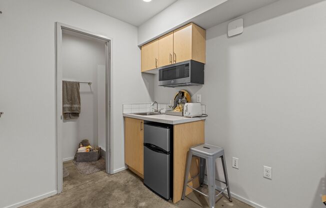 Studio, 1 bath, 122 sqft, $975