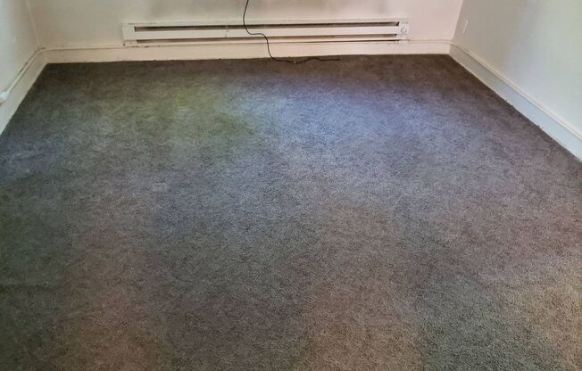 2 beds, 1 bath, $810, Unit O