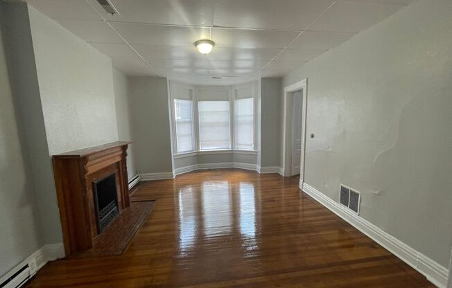 1 bed, 1 bath, $650, Unit Apt #2