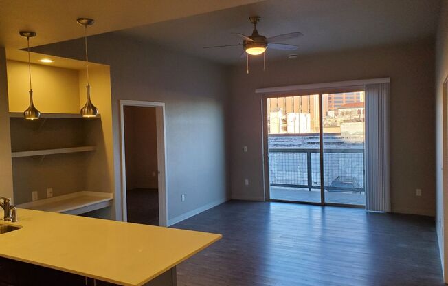 2 beds, 2 baths, 995 sqft, $1,900, Unit 206