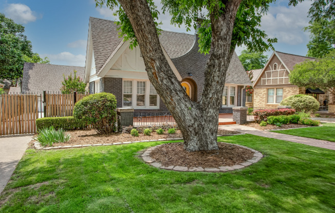 2528 Cockrell Ave
