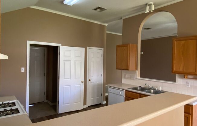 Charming 3-Bedroom Home in the Heart of Georgetown for Lease – 146 Meadowlark, Georgetown, TX 78626