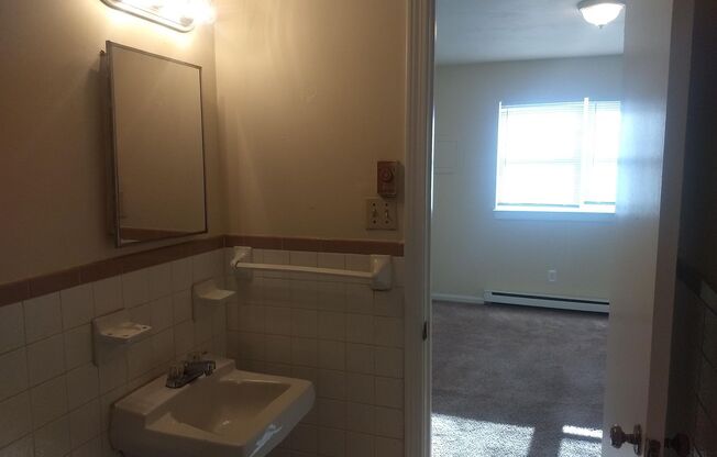 1 bed, 1 bath, $900, Unit 8