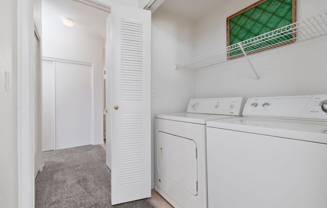 2 beds, 2 baths, $1,300, Unit Bldg 11