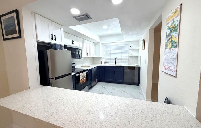 2/2 STUNNING SEASONAL RENTAL IN SUNNY N. FT. MYERS, FL