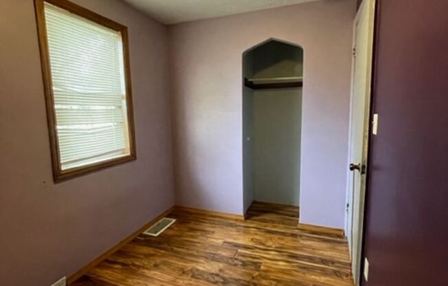 2 beds, 1 bath, $1,095