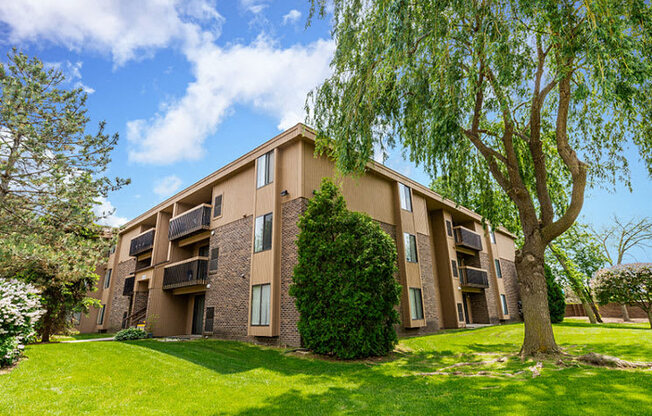 Exterior Building at Lakeside Village Apartments Clinton Township 48038