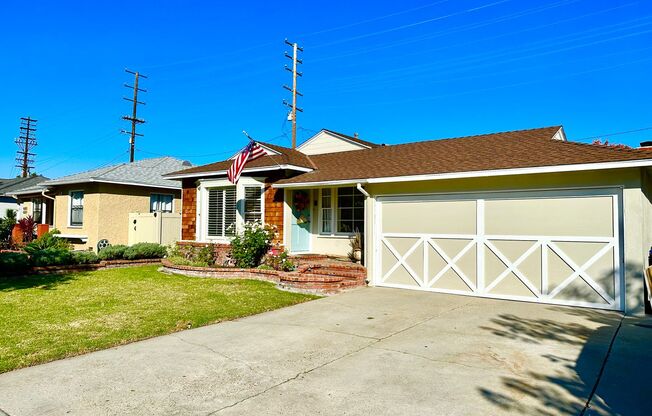 3 Bedroom 2 Bathroom Lakewood House with Private Backyard down the street from Lakewood High School