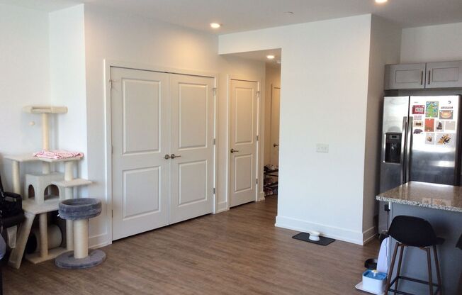 Studio, 1 bath, 575 sqft, $1,425, Unit Unit 407