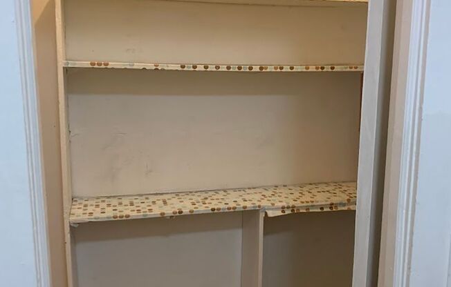 2 beds, 1 bath, $1,550, Unit 905 Maryland Apt 3R