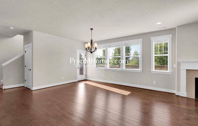 Luxury Four Bedroom Home in Villebois - Corner Lot!
