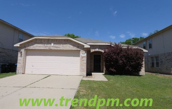 Lovely 3 bedroom, 2 bath home in Roanoke/North Fort Worth with Northwest ISD schools!