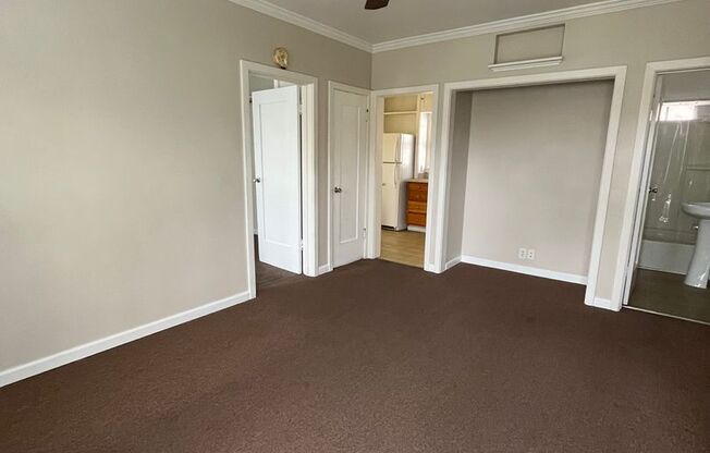 1 bed, 1 bath, 450 sqft, $1,600, Unit 827