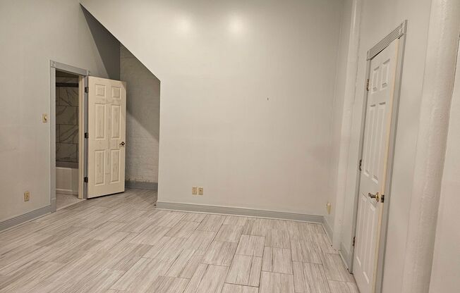 1 bed, 1 bath, 1,100 sqft, $1,950, Unit 601 Saint Joseph Street