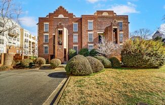 Fully Furnished Condo Uptown!!