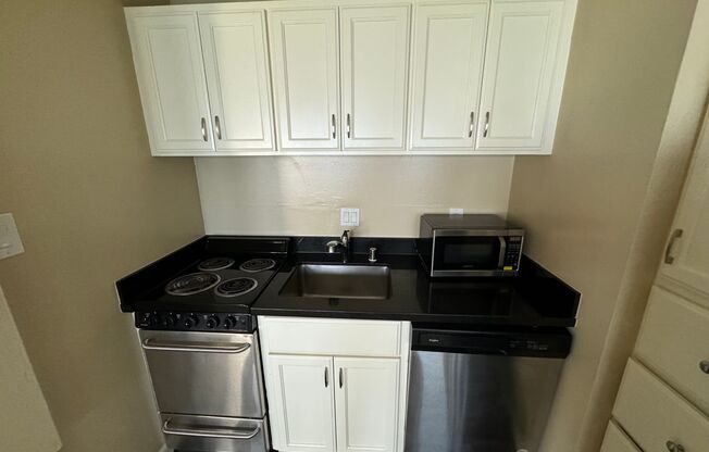 Studio, 1 bath, 360 sqft, $2,295