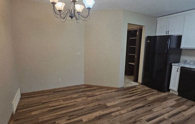 2 BEDROOM | 1 BATH | SINGLE LEVEL | GARAGE | SPACIOUS