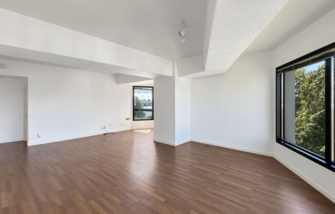 2 beds, 1 bath, $3,400, Unit APARTMENT 517