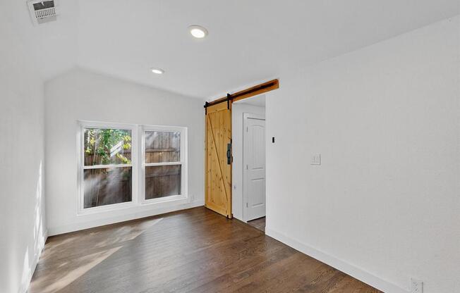 8919 SAN FERNANDO WAY