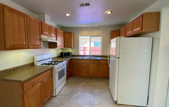 6 beds, 3 baths, $9,000, Unit 4820 63rd St