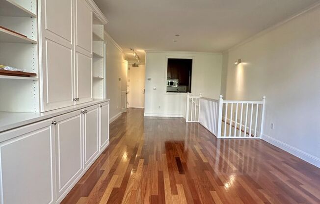 Charming 2 BR | 2.5 BA in Presidio Heights