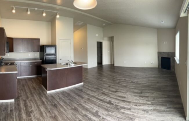 3 beds, 2 baths, 1,430 sqft, $2,050, Unit 18009