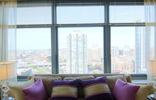 651 W KINZIE