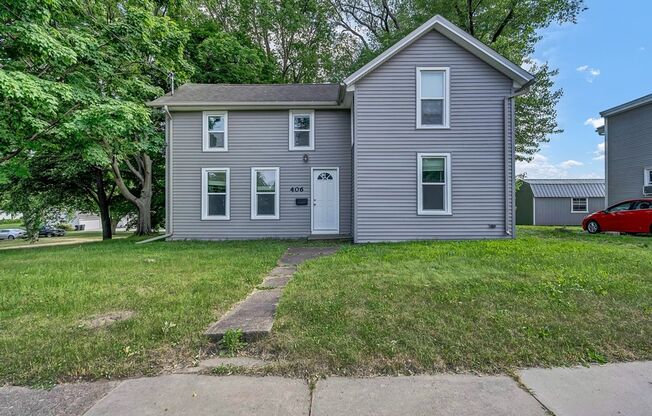 406 W 12th St - Cedar Falls