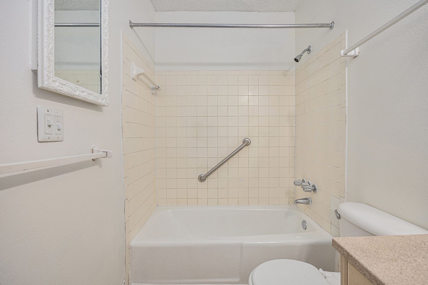 Welcome to The Bluffs – Comfort, Convenience & Value in the Heart of Gladstone