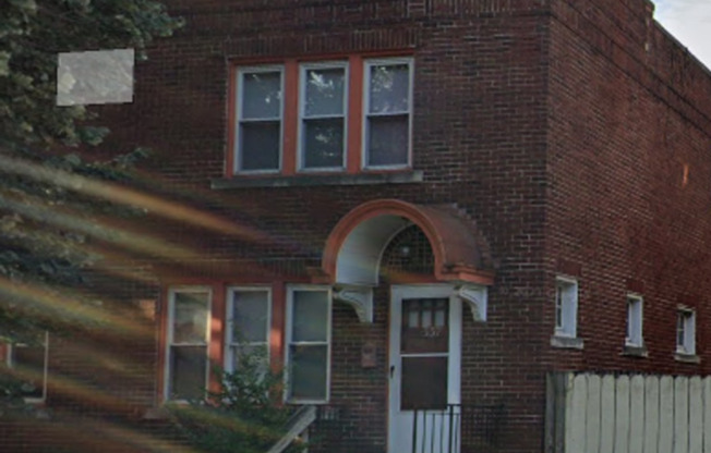 337 E 13 AVE