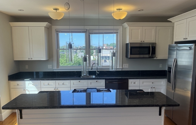 3 beds, 2.5 baths, 1,876 sqft, $4,250, Unit 13
