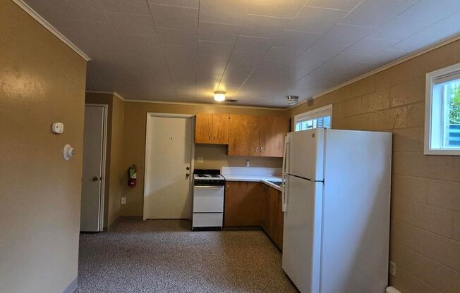 1 bed, 1 bath, 400 sqft, $1,050, Unit Unit #5