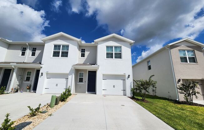 GREAT LOCATION! AMAZING BRAND-NEW 3 BEDROOM TOWNHOUSE!